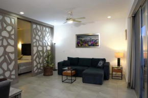 Cozy downtown condo with pool and gym